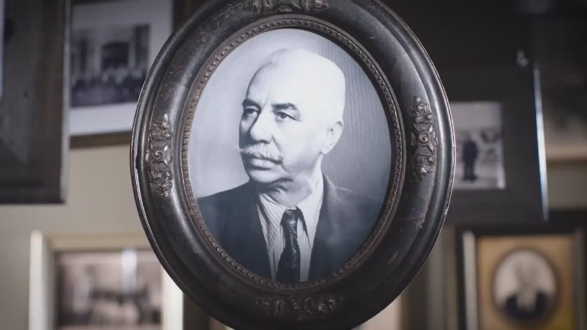 Cargar video: Historia de Eyüp Sabri Tuncer